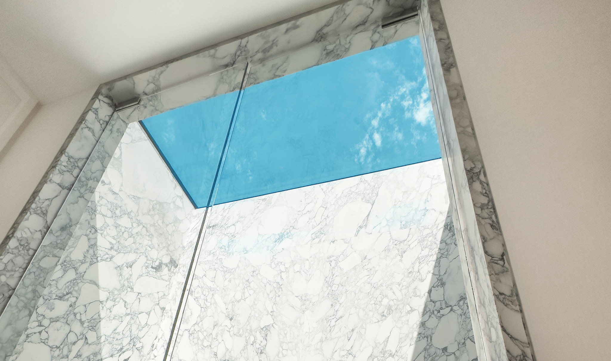 LuxView Sky Rising Glen Bathroom