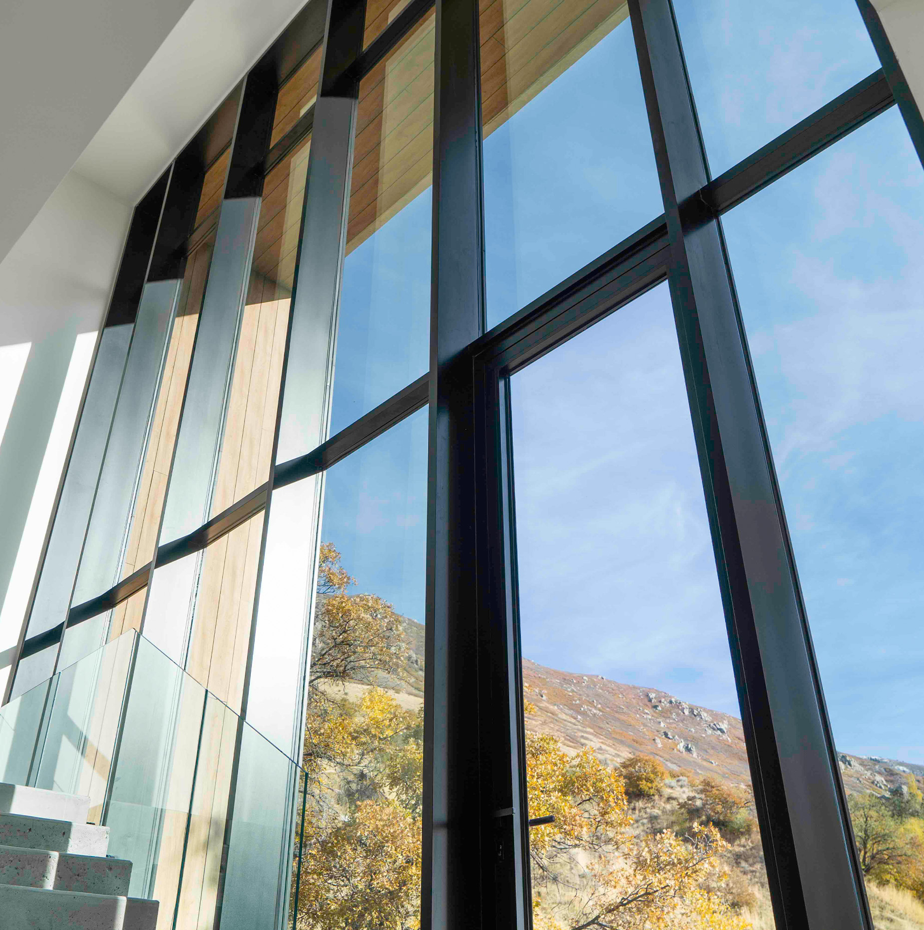 LuxView-Wall-Hales-mobile