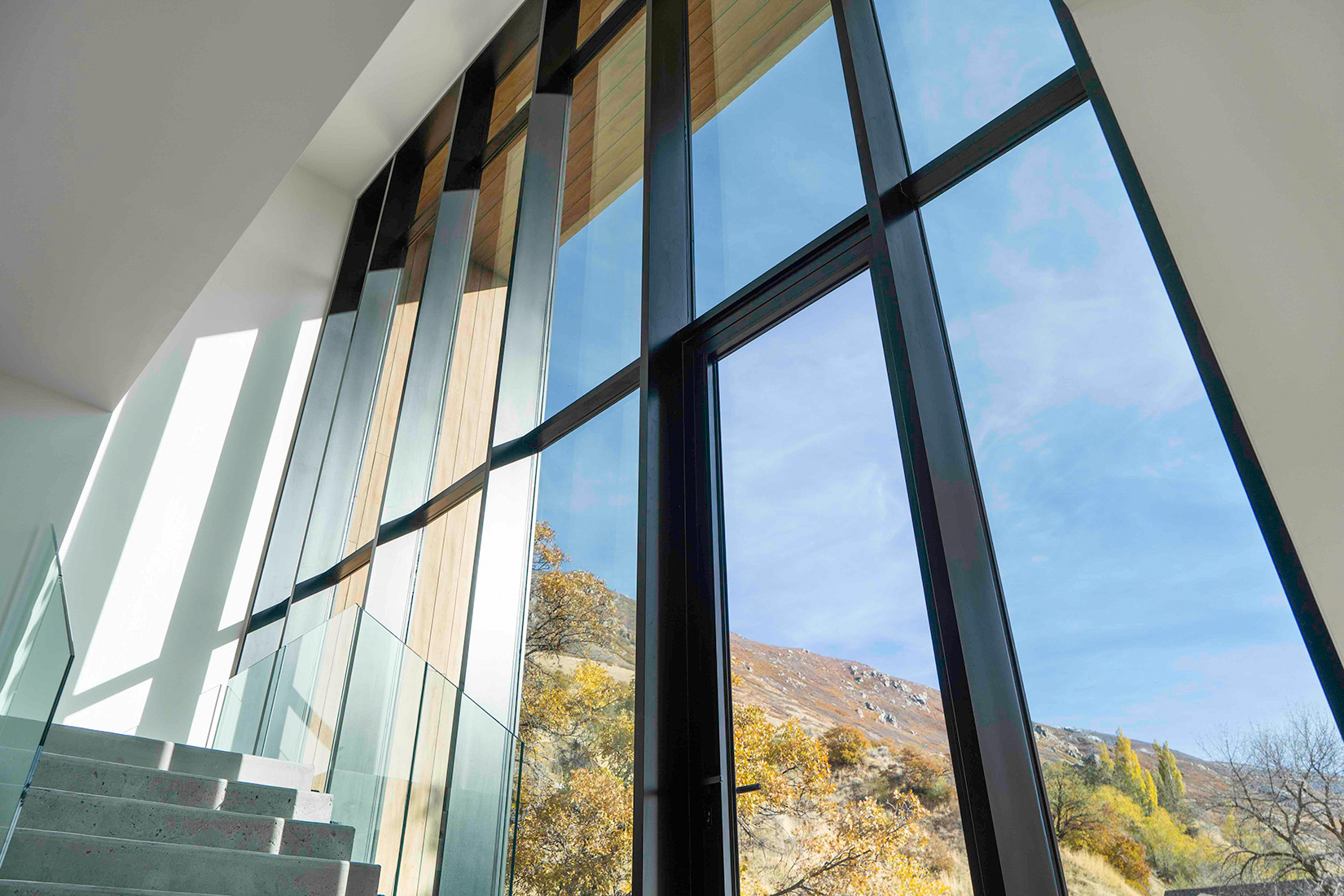 LuxView-Wall-Hales